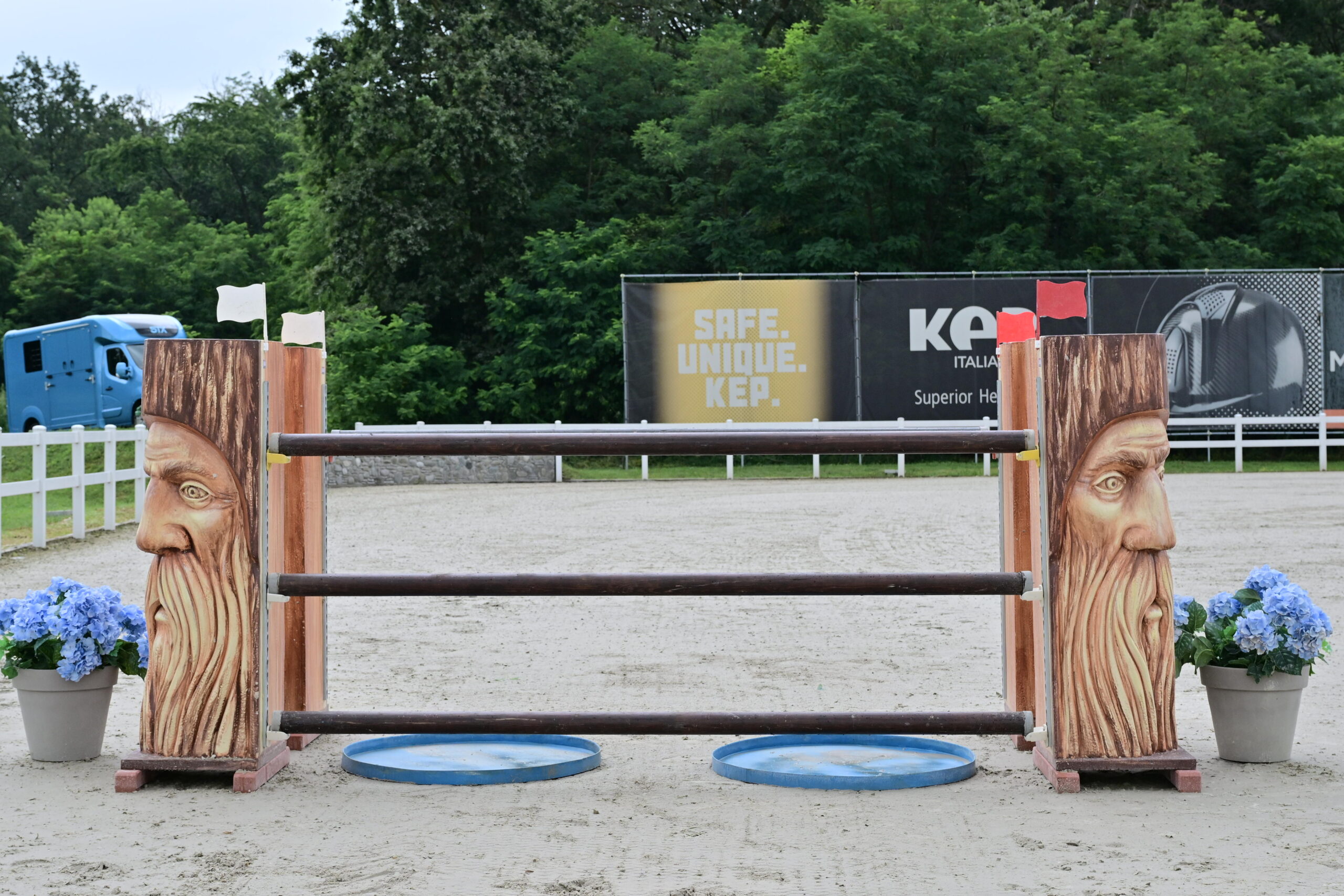 Ostacoli, fossi e riviere personalizzati per concorsi ippici